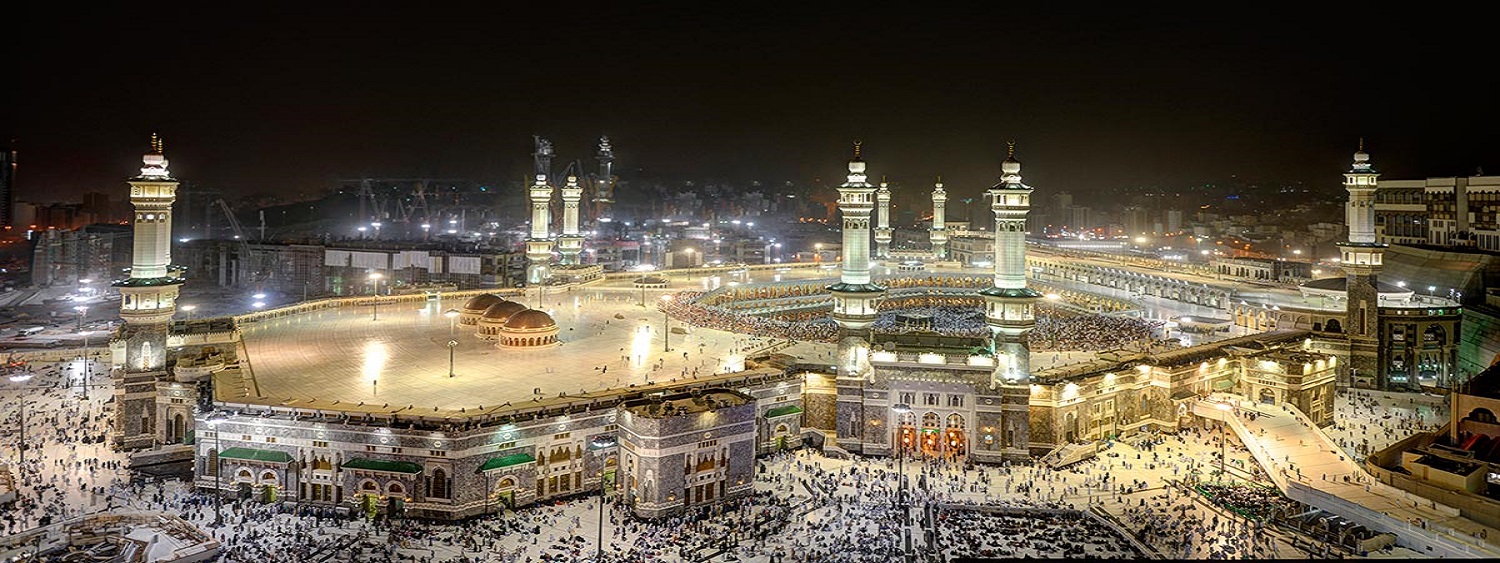 Kaaba and pilgrims